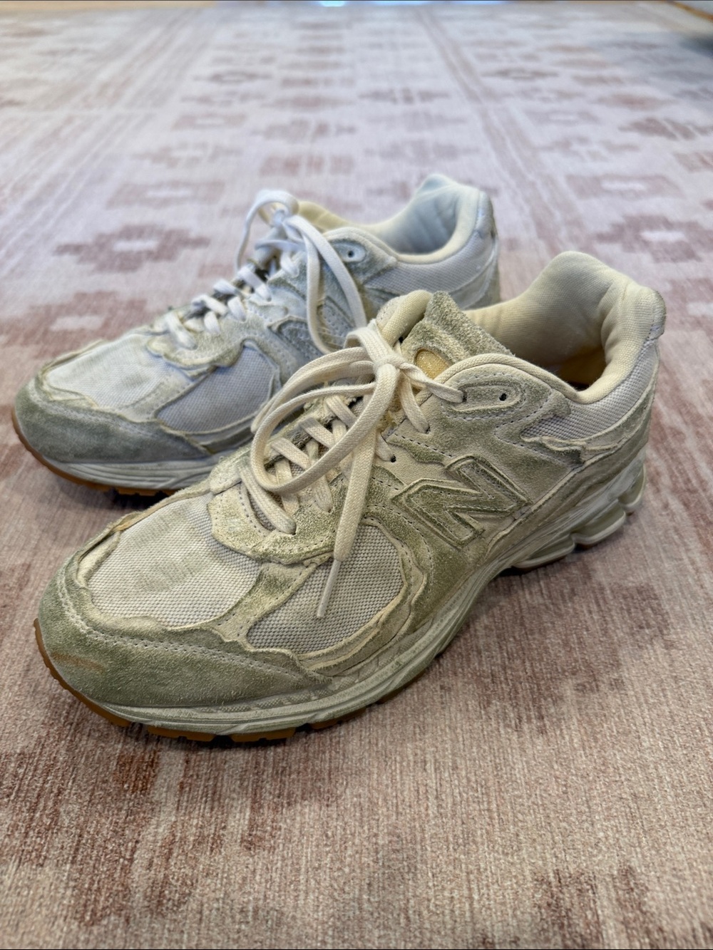 New Balance Cream & Light Beige 2002R Sneakers Distressed Unisex - Picture 1 of 6